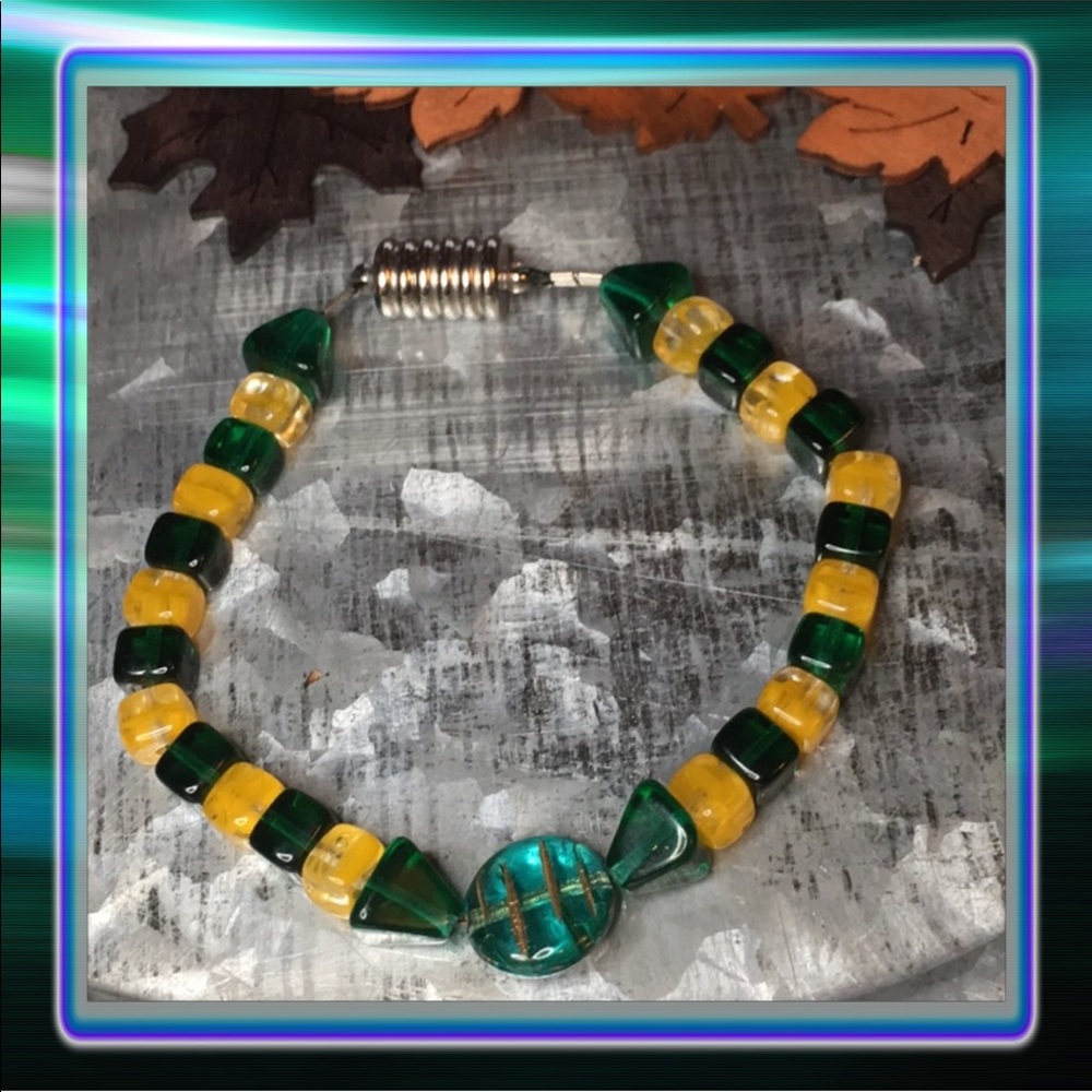 Green & Yellow Glass Bracelet - Picture 2 of 6